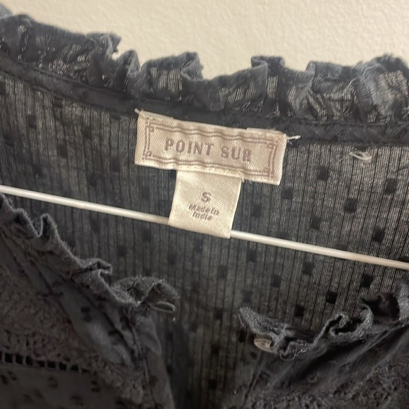 POINT SUR BLACK CROCHET SWISS DOT SCALLOPED HEM BLOUSE- SIZE S - Picture 2 of 4